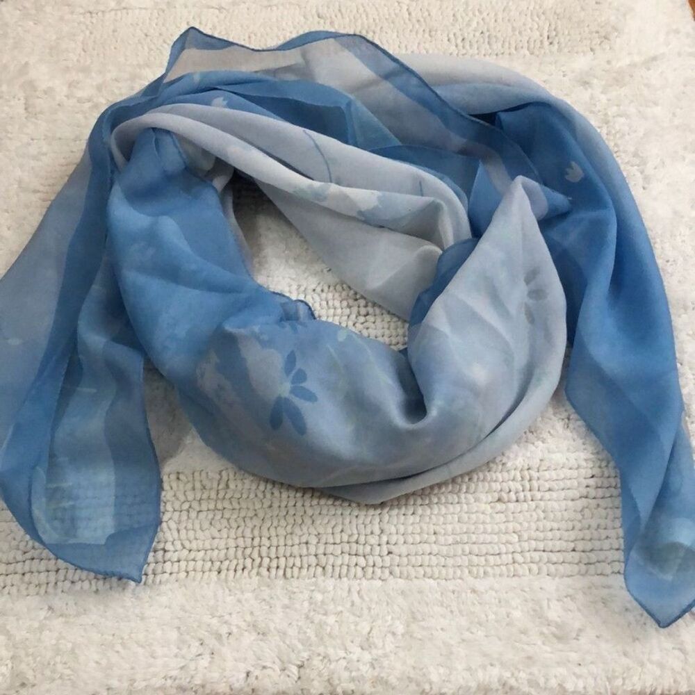 Gorgeous blue white scarf